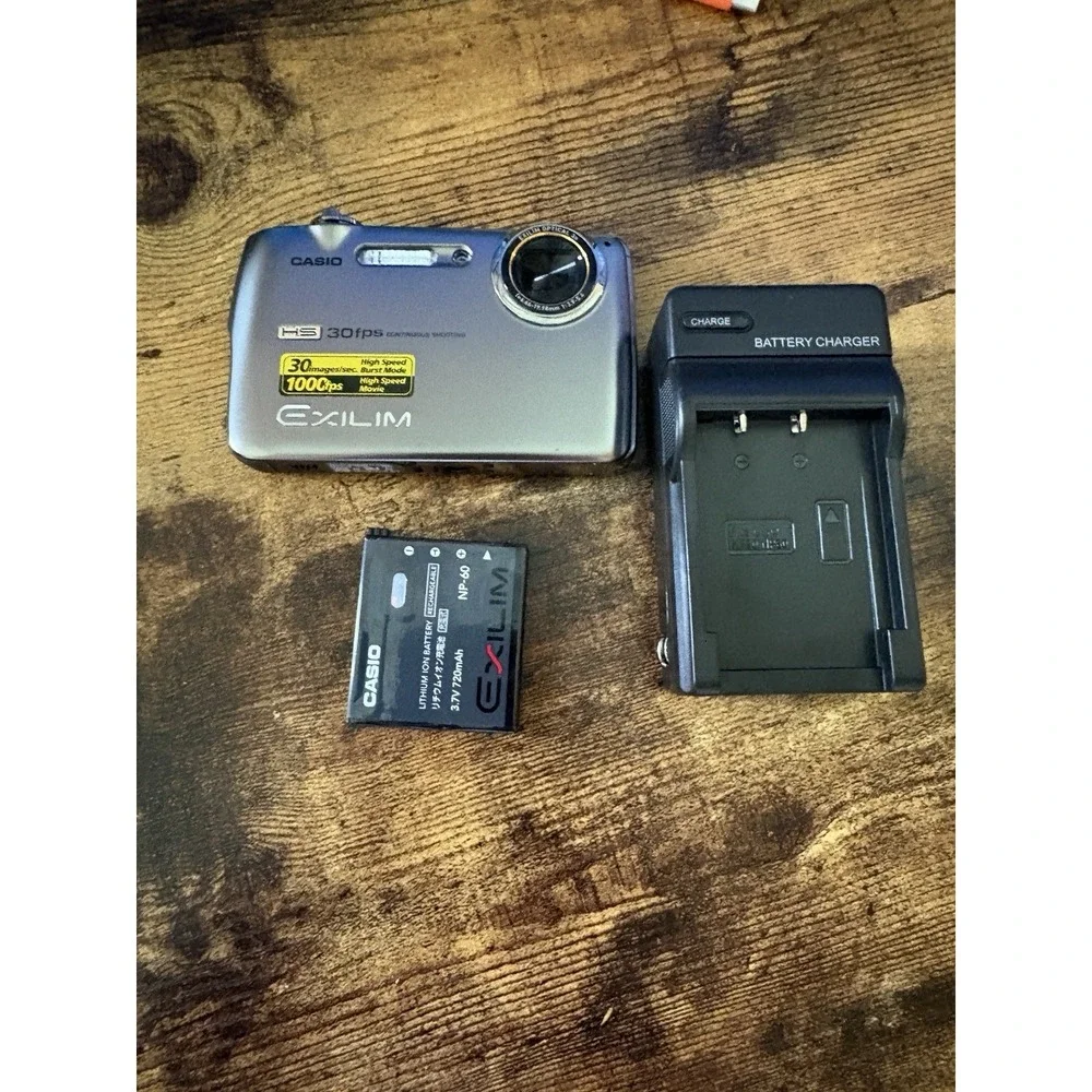 CASIO Exilim EX-FS10 High Speed Digital Camera Gray 3x Zoom Battery Charger